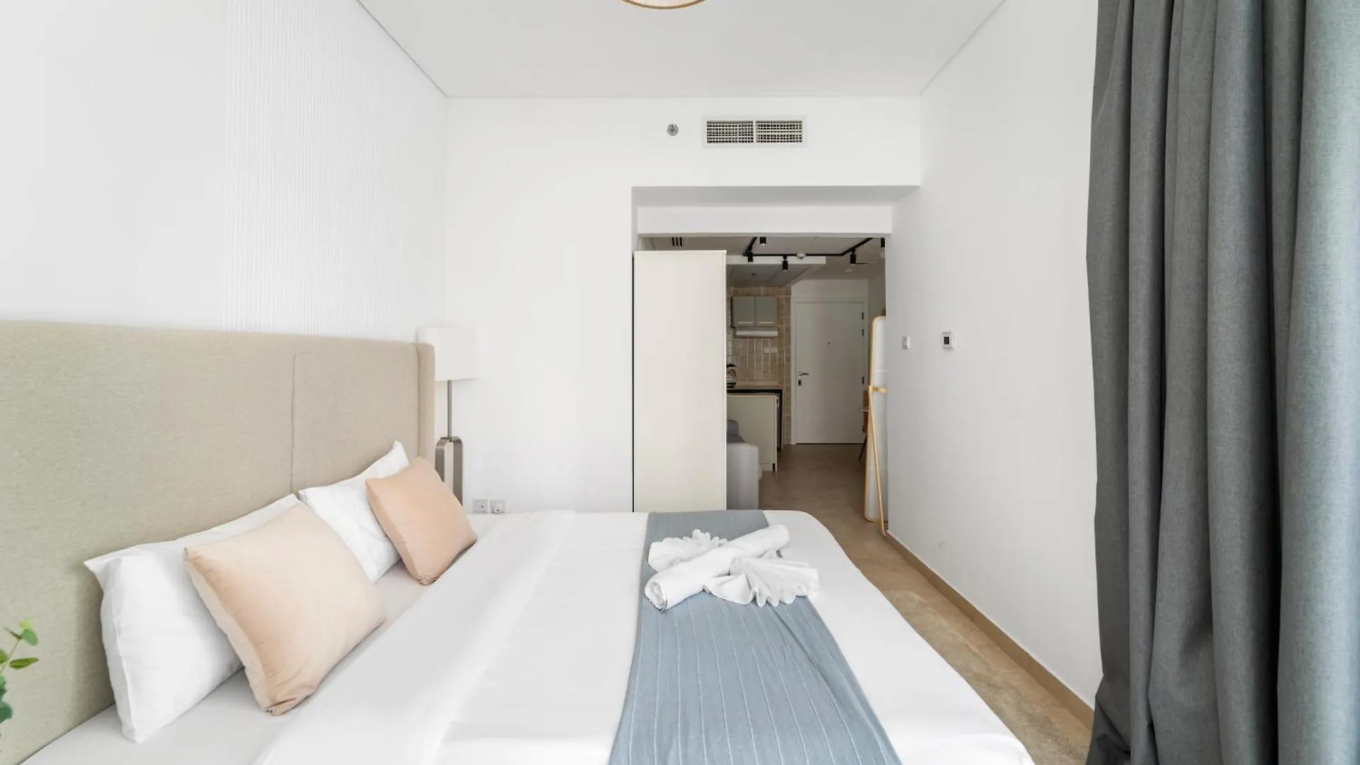 Modern Studio Apartment In Jlt Dubai