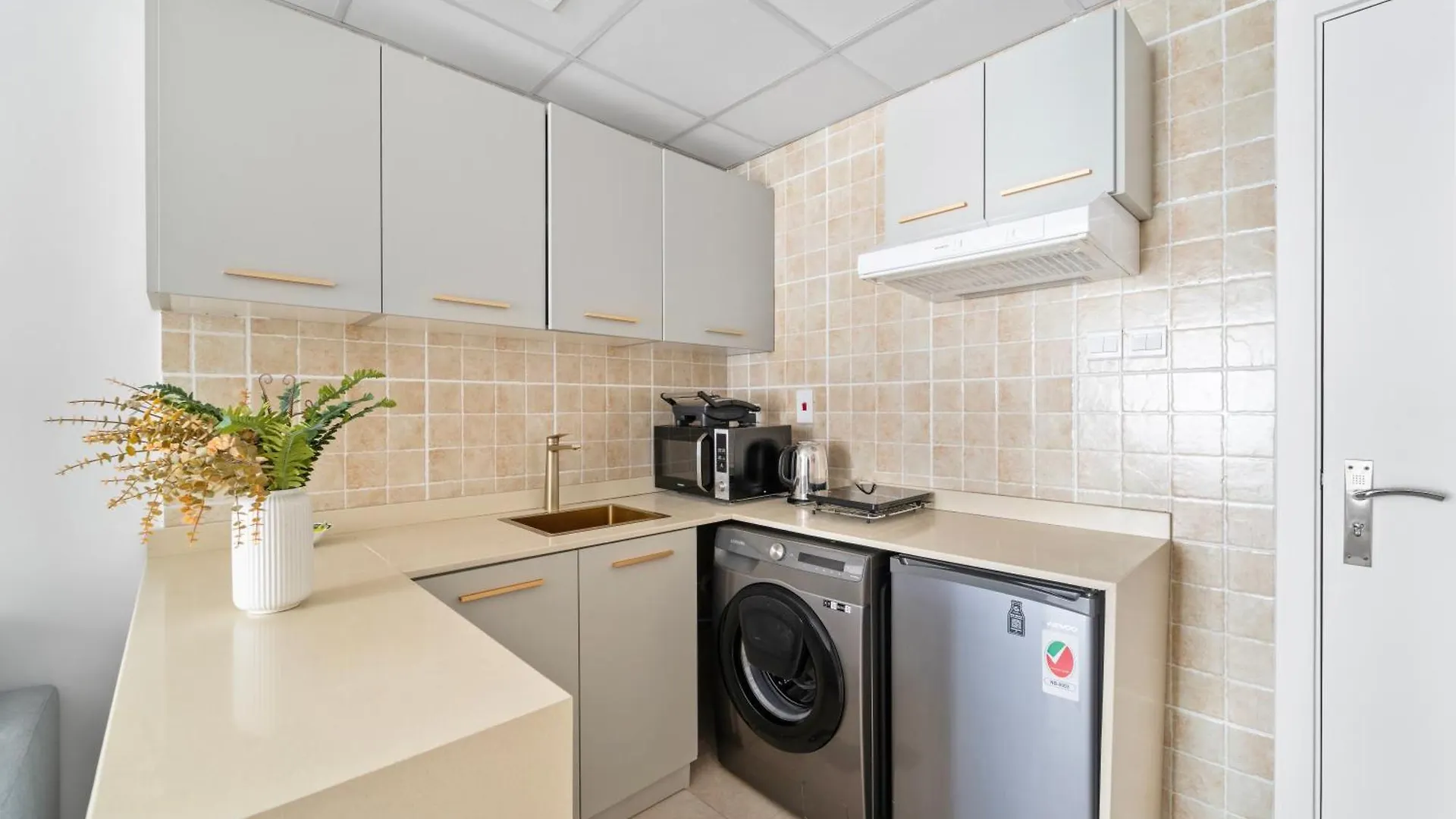 Modern Studio Apartment In Jlt Dubai United Arab Emirates
