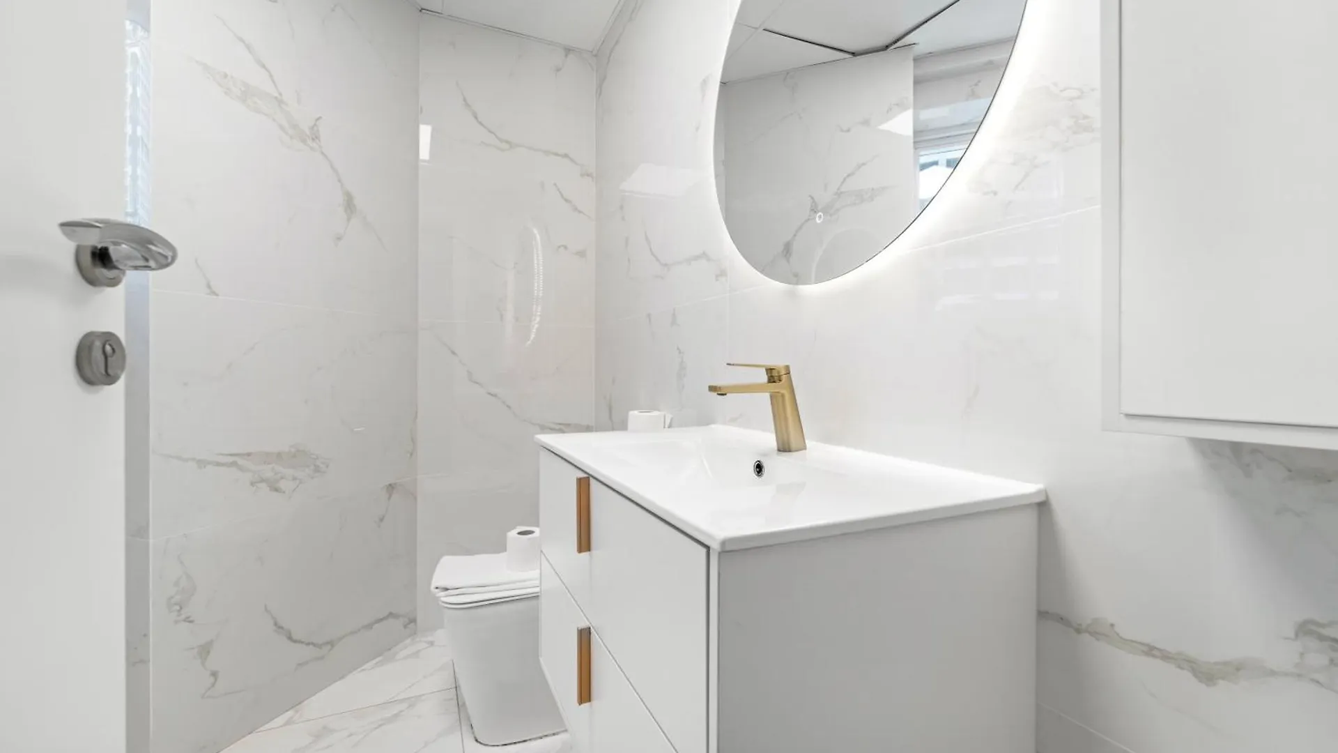 Modern Studio Apartment In Jlt Dubai